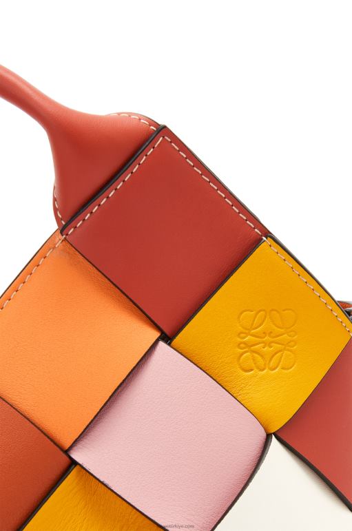 Loewe dana derisinden küçük fazlalık deri dokuma sepet çanta 02600102 kadınlar turuncu