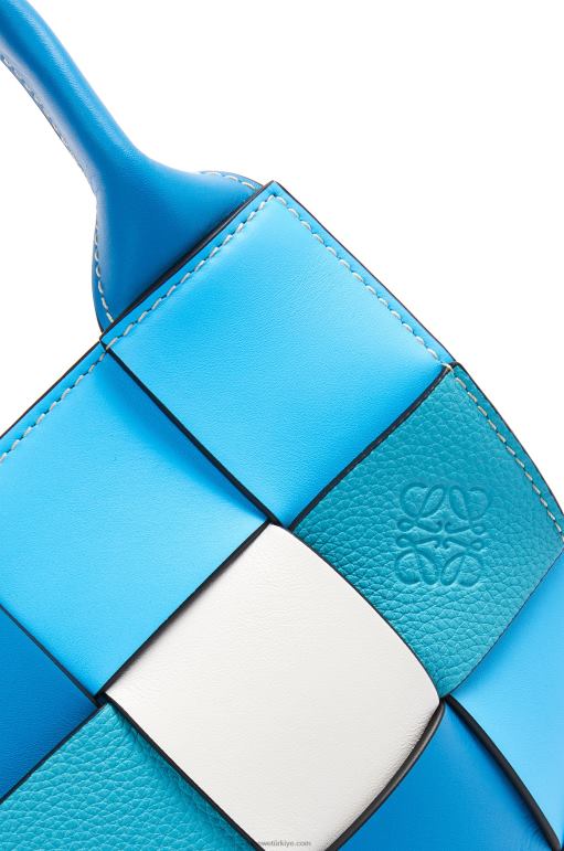 Loewe dana derisinden küçük fazlalık deri dokuma sepet çanta 02600104 kadınlar mavi