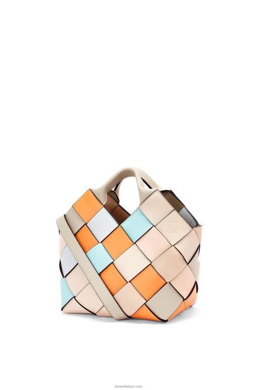 Loewe dana derisinden küçük fazlalık deri dokuma sepet çanta 02600105 kadınlar kayısı/altın