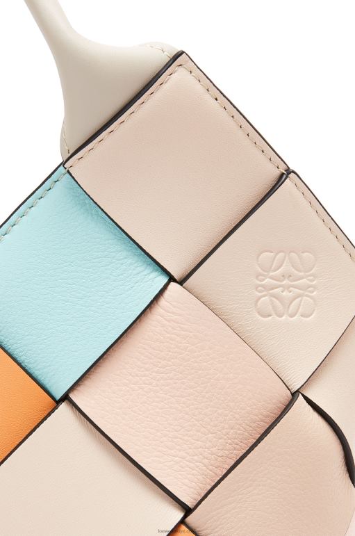 Loewe dana derisinden küçük fazlalık deri dokuma sepet çanta 02600105 kadınlar kayısı/altın