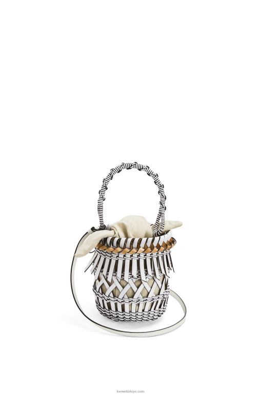 Loewe dana derisinden küçük püsküllü kova çantası 02600131 kadınlar beyaz