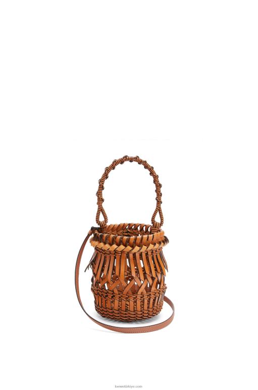 Loewe dana derisinden küçük püsküllü kova çantası 02600177 kadınlar bronzlaşmak