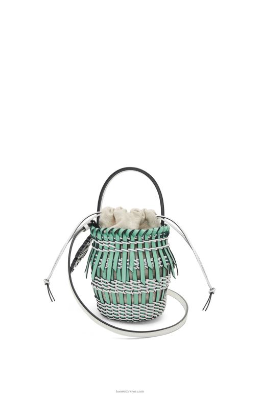 Loewe dana derisinden küçük püsküllü kova çantası 0260087 kadınlar taze nane/yumuşak beyaz