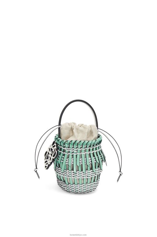 Loewe dana derisinden küçük püsküllü kova çantası 0260087 kadınlar taze nane/yumuşak beyaz