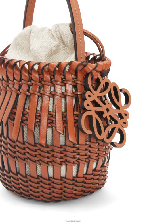Loewe dana derisinden küçük püsküllü kova çantası 0260089 kadınlar bronzlaşmak