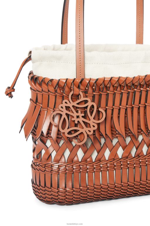 Loewe dana derisinden püsküllü kare sepet çanta 0260090 kadınlar bronzlaşmak