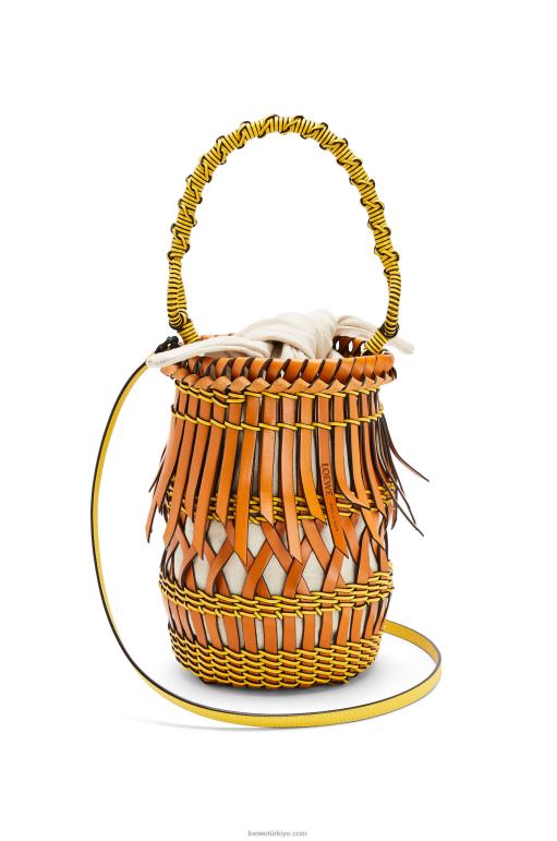 Loewe dana derisinden püsküllü kova çantası 02600186 kadınlar ten rengi/sarı