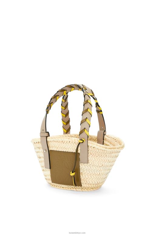 Loewe dana derisinden örgü saplı, palmiye yaprağından küçük sepet çanta 026005 kadınlar zeytin/kum