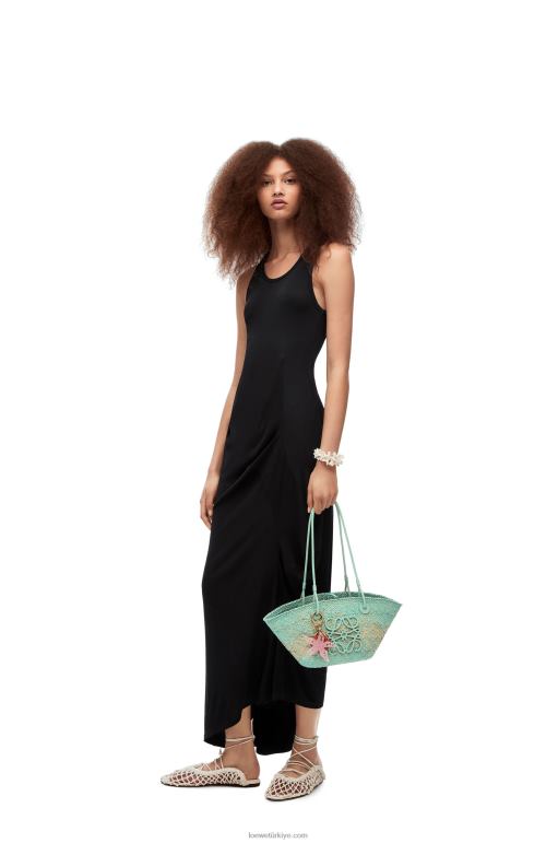 Loewe iraca avuç içi ve dana derisinden küçük anagram sepet çantası 02600110 kadınlar taze nane