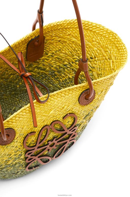 Loewe iraca avuç içi ve dana derisinden küçük anagram sepet çantası 0260064 kadınlar haki yeşil/sarı