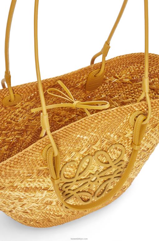 Loewe iraca palmiye ve dana derisinden anagram sepet çantası 026007 kadınlar okra