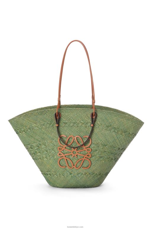 Loewe iraca palmiyesi ve dana derisinden büyük anagram sepet çantası 0260065 kadınlar yeşil/ten rengi