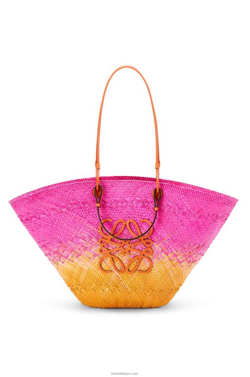 Loewe iraca palmiyesi ve dana derisinden büyük anagram sepet çantası 0260084 kadınlar fuşya/turuncu