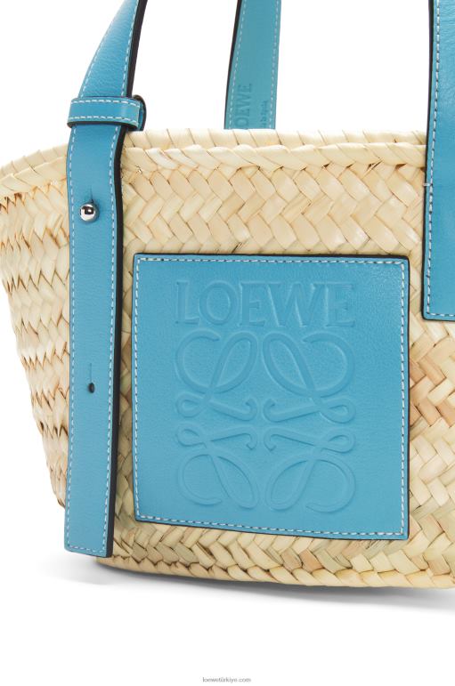 Loewe palmiye yaprağı ve dana derisinden küçük sepet çanta 0260057 kadınlar açık mavi