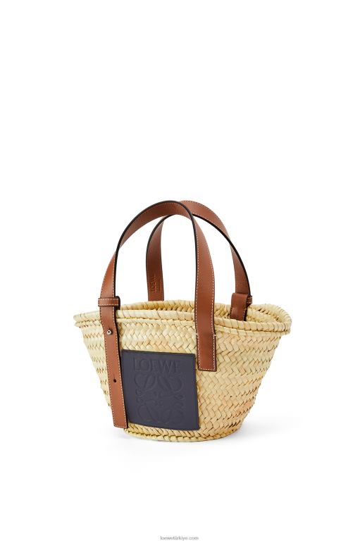 Loewe palmiye yaprağı ve dana derisinden küçük sepet çanta 0260081 kadınlar doğal/okyanus