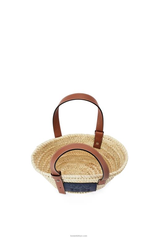 Loewe palmiye yaprağı ve dana derisinden küçük sepet çanta 0260081 kadınlar doğal/okyanus