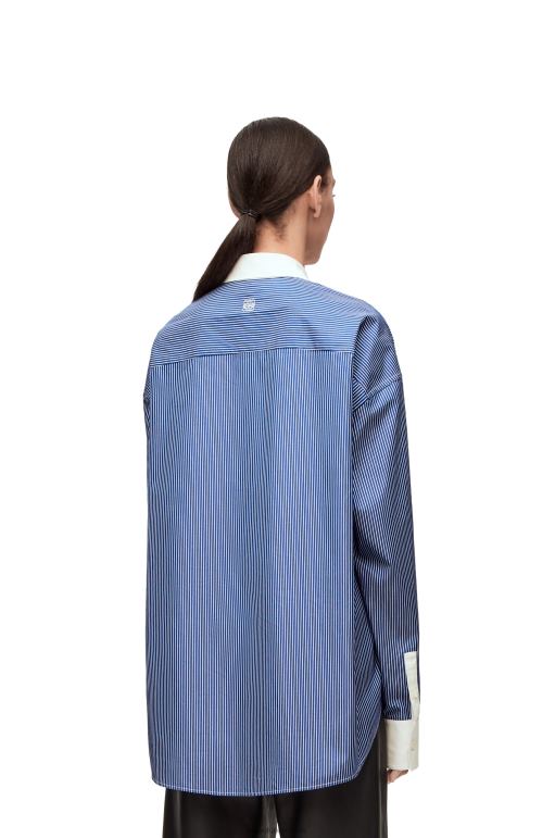 Loewe pamuklu poplinden çizgili plastron gömlek 02600892 kadınlar lacivert/beyaz