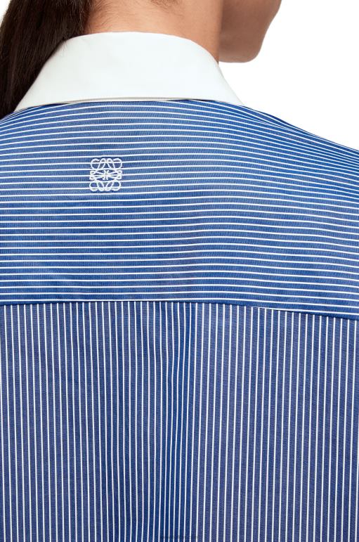 Loewe pamuklu poplinden çizgili plastron gömlek 02600892 kadınlar lacivert/beyaz