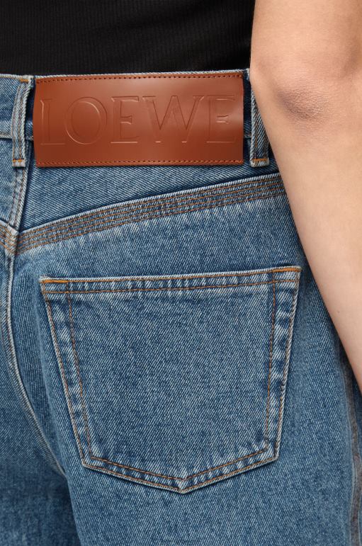 Loewe denimde anagram kırpılmış kot pantolon 026001203 kadınlar orta mavi kot