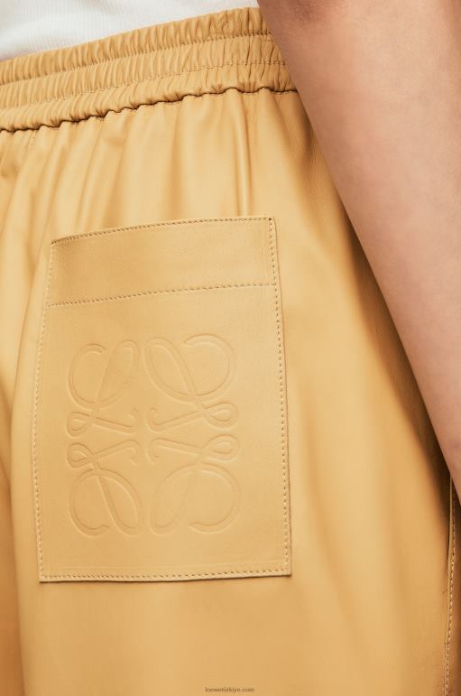 Loewe Nappa\'da kırpılmış pantolon 026001113 kadınlar kum/tereyağı