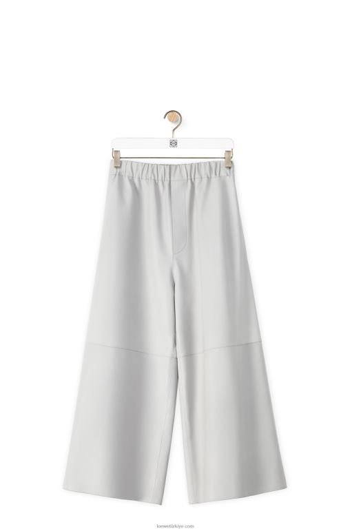 Loewe Nappa\'dan kısa, elastik pantolon 026001147 kadınlar açık gri